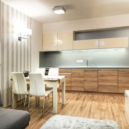 Foter Rezidencia 2 Aparthotel Gyor Bagian luar foto