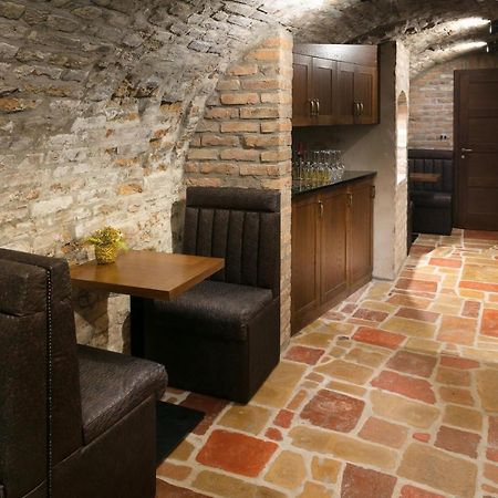 Foter Rezidencia 2 Aparthotel Gyor Bagian luar foto