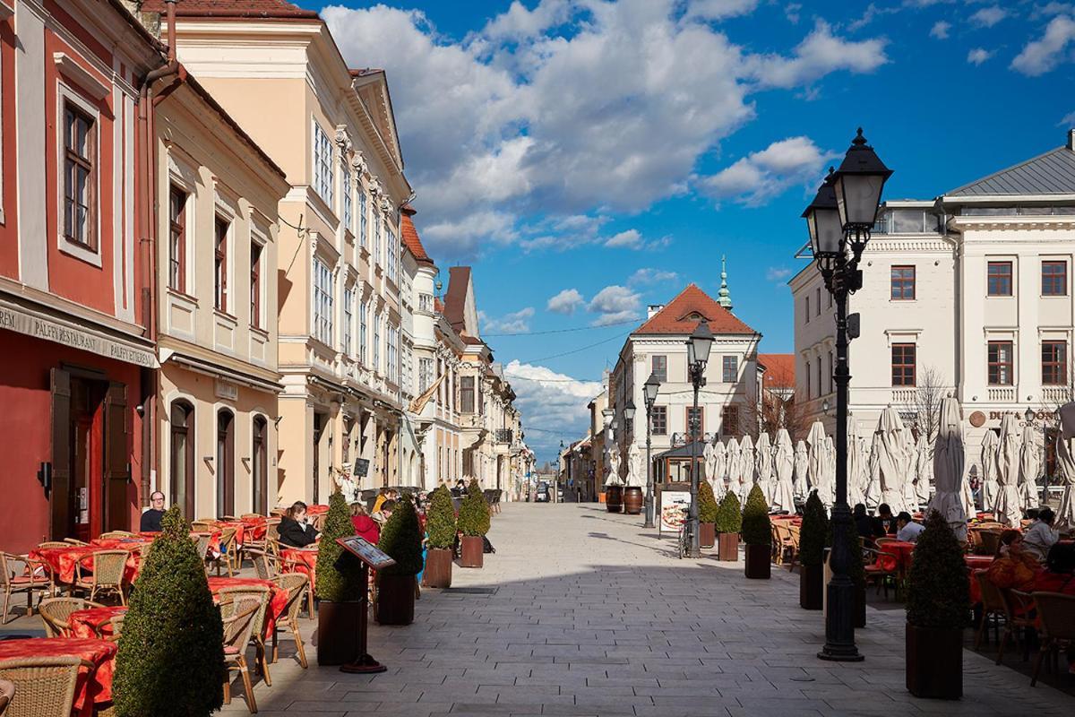 Foter Rezidencia 2 Aparthotel Gyor Bagian luar foto
