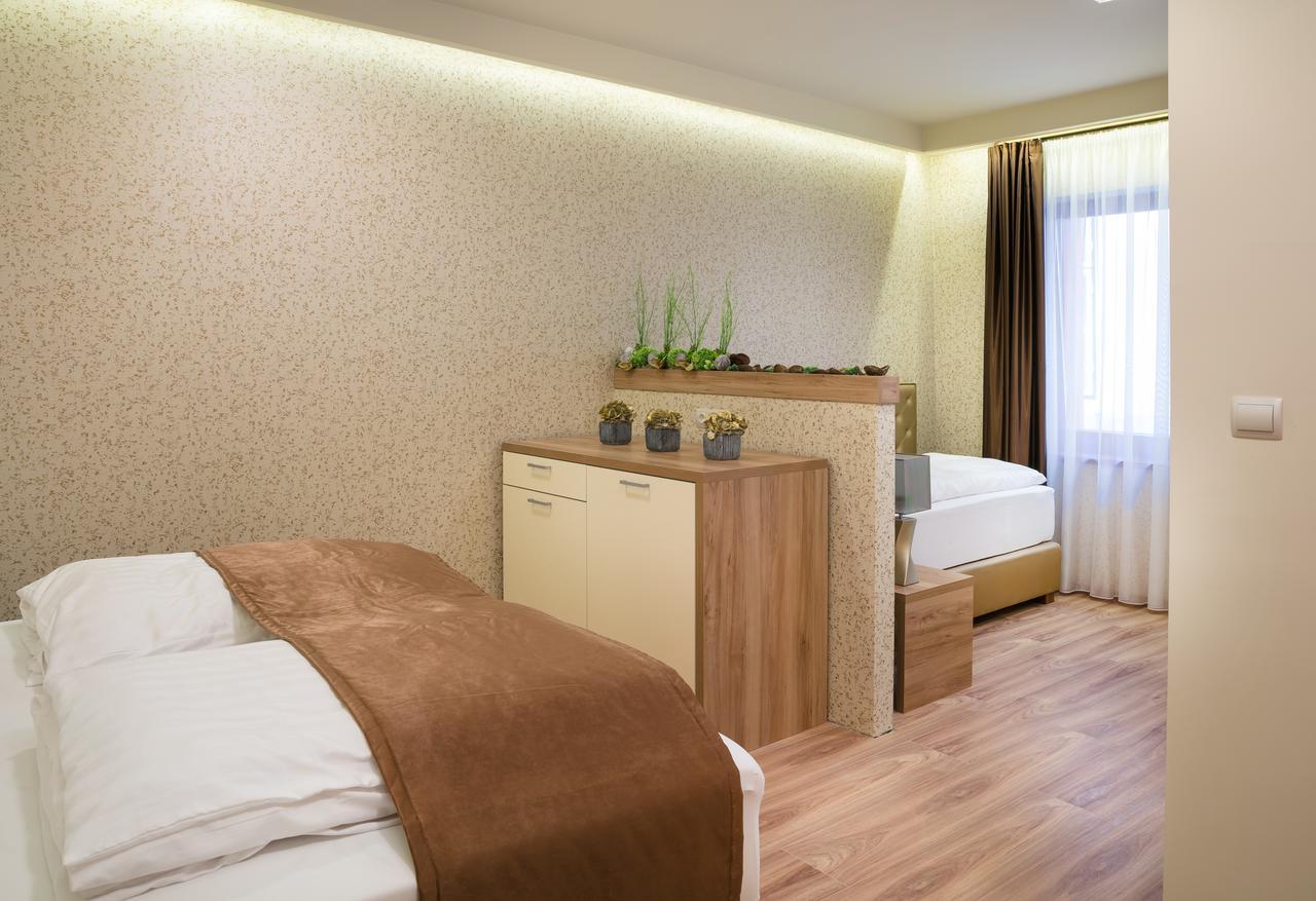 Foter Rezidencia 2 Aparthotel Gyor Bagian luar foto