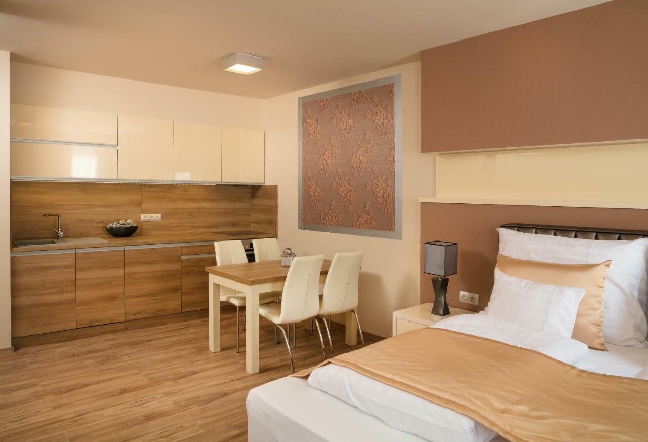 Foter Rezidencia 2 Aparthotel Gyor Bagian luar foto