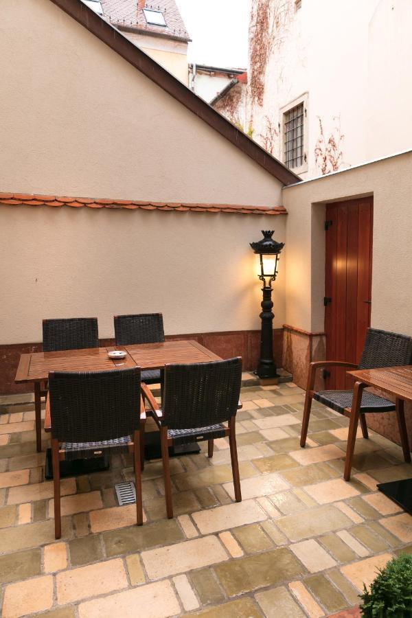 Foter Rezidencia 2 Aparthotel Gyor Bagian luar foto