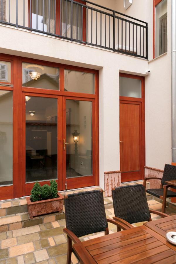 Foter Rezidencia 2 Aparthotel Gyor Bagian luar foto
